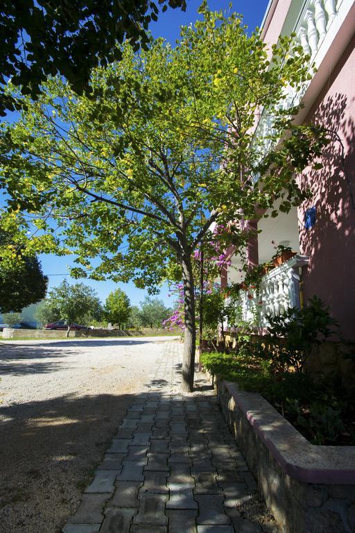 Apartments Zile Starigrad Paklenica Buitenkant foto
