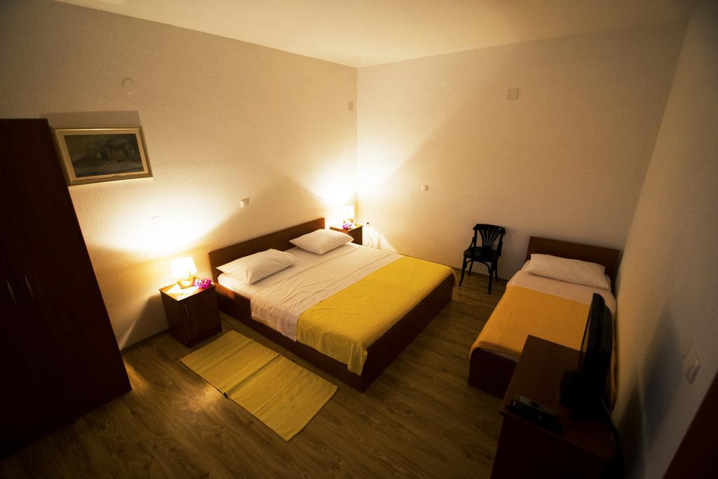 Apartments Zile Starigrad Paklenica Kamer foto