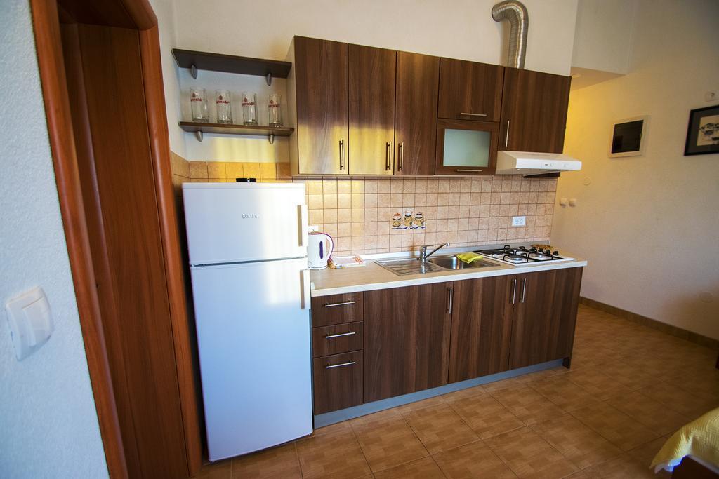 Apartments Zile Starigrad Paklenica Kamer foto