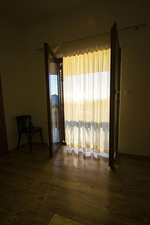 Apartments Zile Starigrad Paklenica Kamer foto