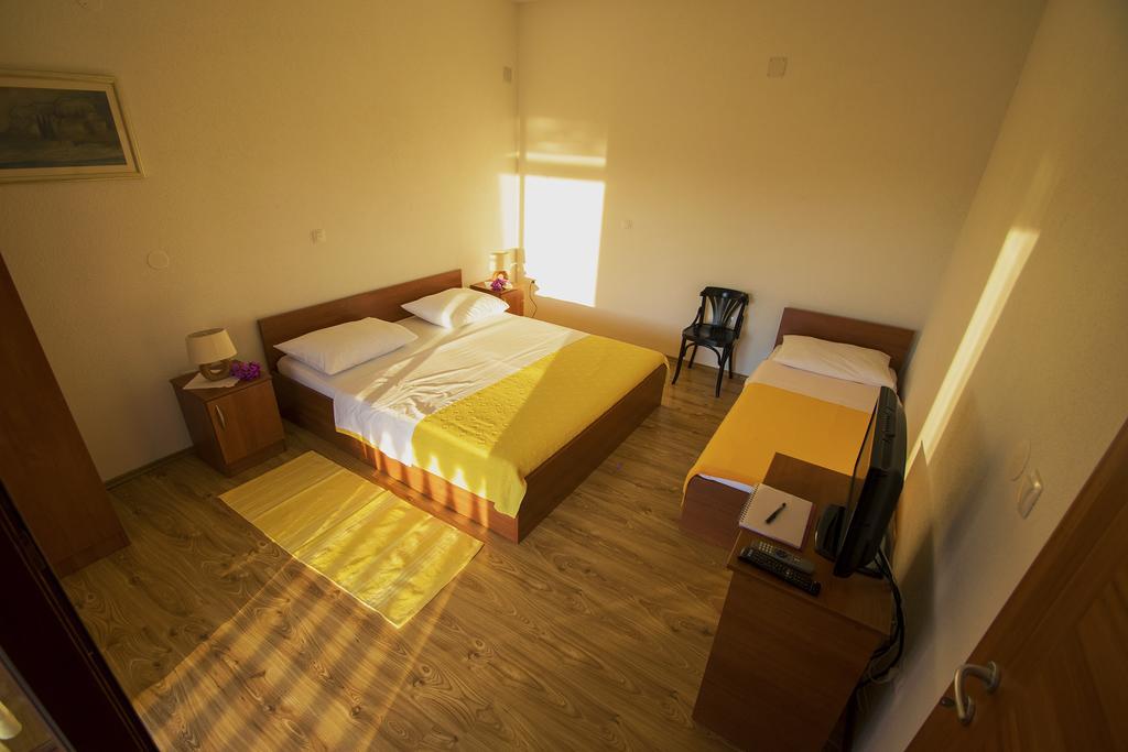 Apartments Zile Starigrad Paklenica Kamer foto