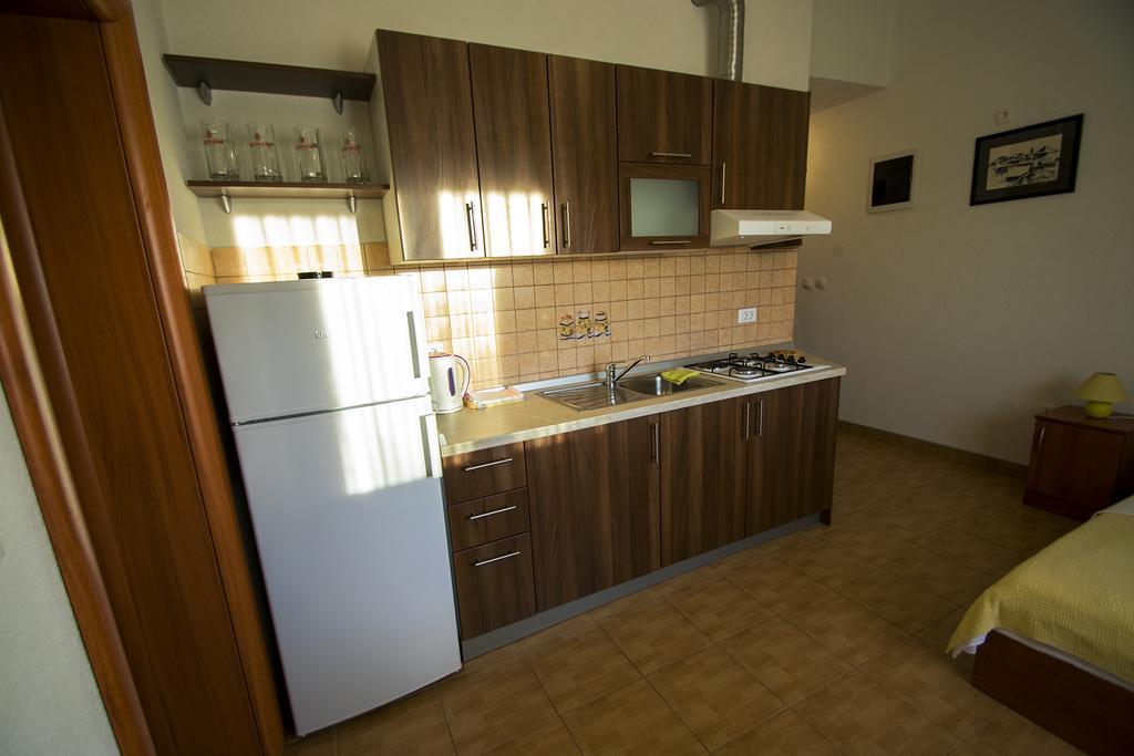 Apartments Zile Starigrad Paklenica Kamer foto