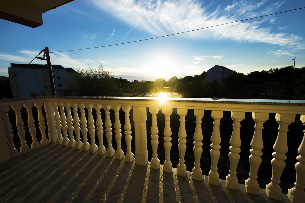 Apartments Zile Starigrad Paklenica Kamer foto