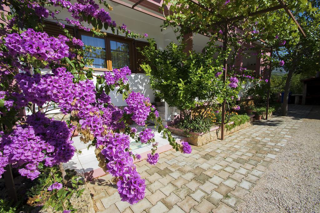 Apartments Zile Starigrad Paklenica Buitenkant foto