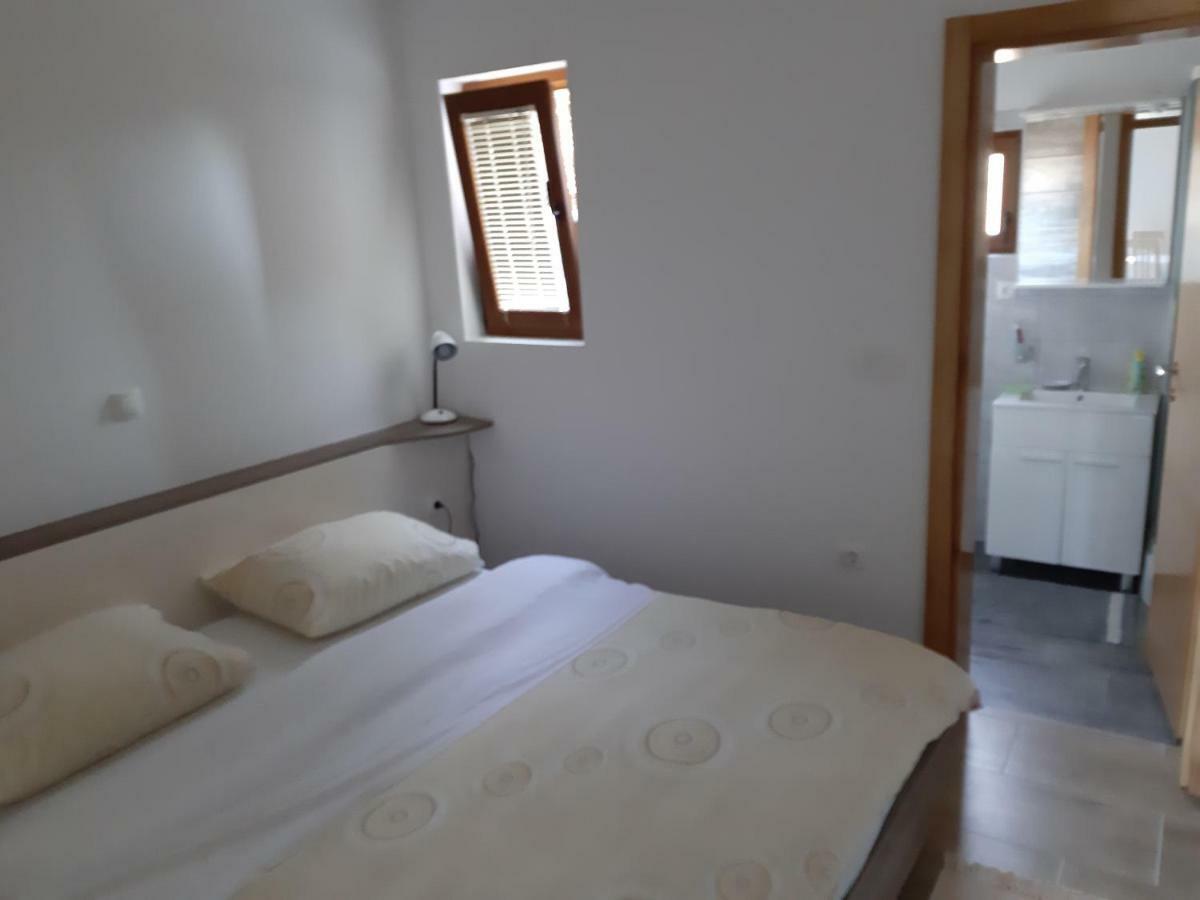 Apartments Zile Starigrad Paklenica Buitenkant foto