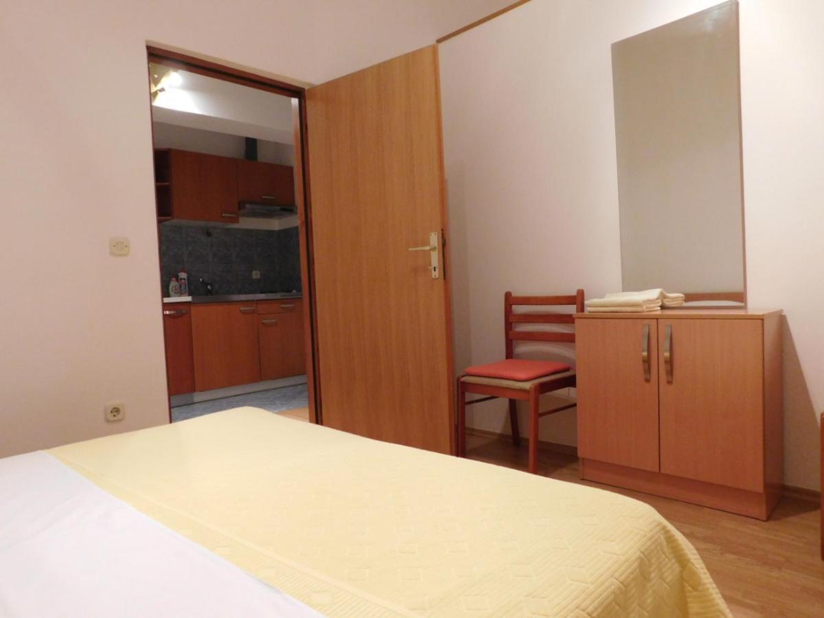 Apartments Zile Starigrad Paklenica Buitenkant foto