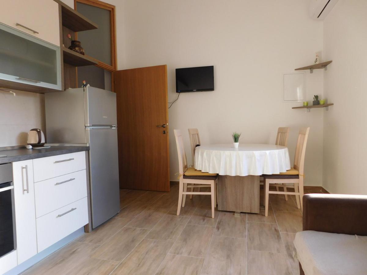 Apartments Zile Starigrad Paklenica Buitenkant foto