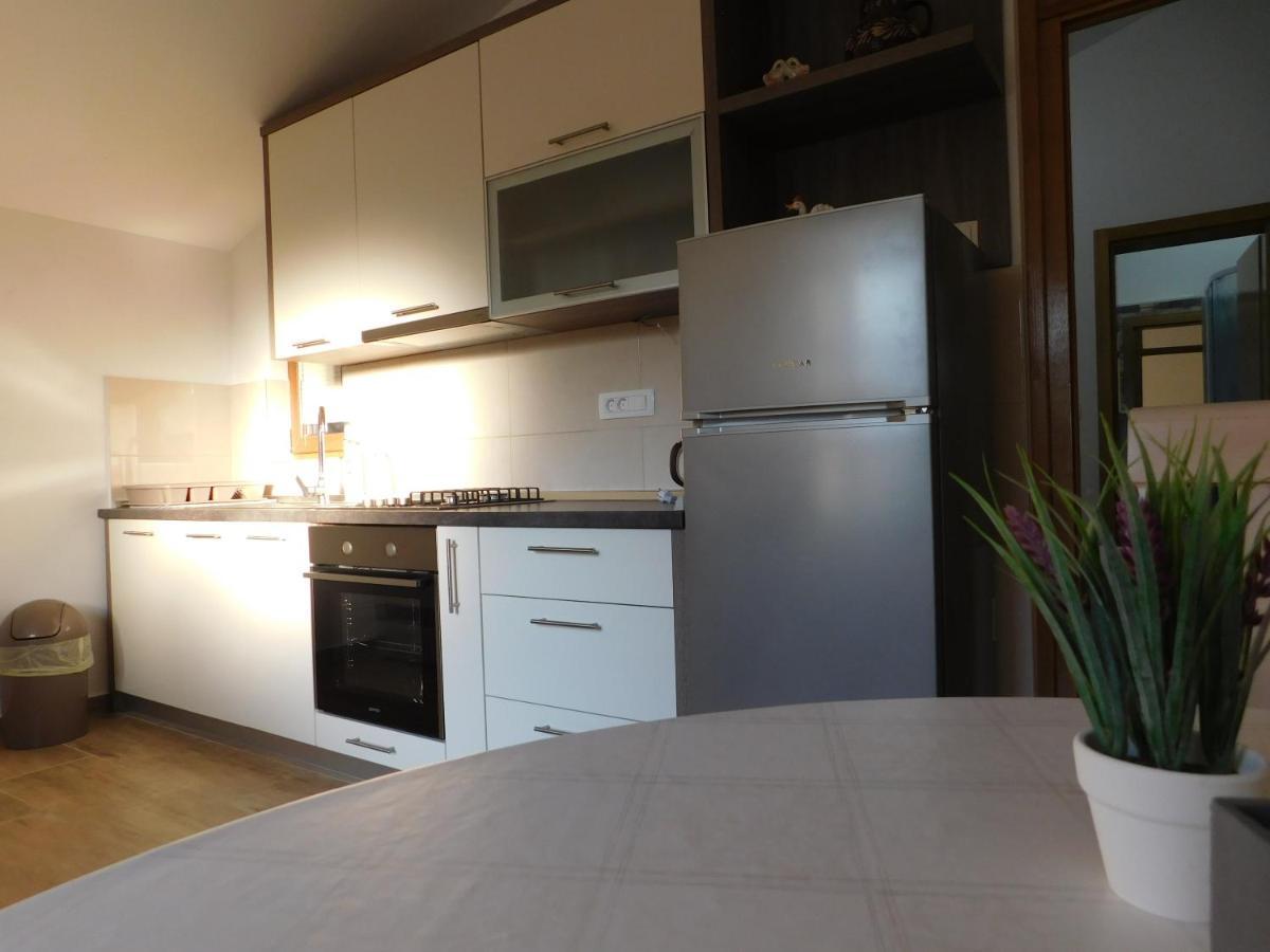 Apartments Zile Starigrad Paklenica Buitenkant foto