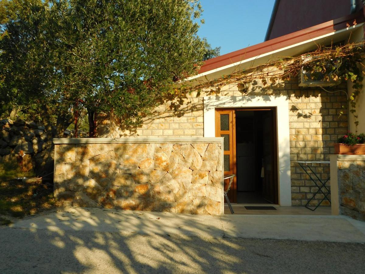 Apartments Zile Starigrad Paklenica Buitenkant foto